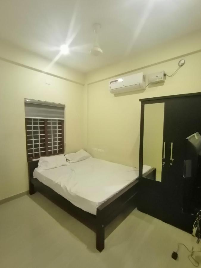 Queens Residency Thrissur Экстерьер фото