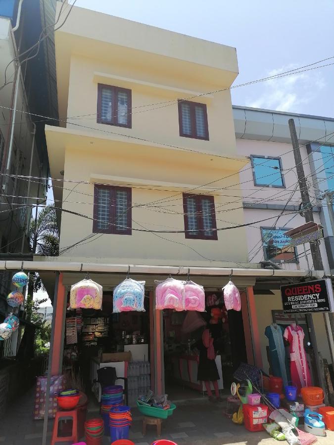 Queens Residency Thrissur Экстерьер фото
